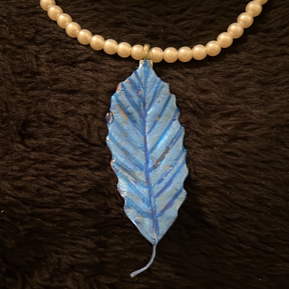Faux Pearls & One if Kind Rare Unique Leaf Handmade Necklace - Picture 3 of 17